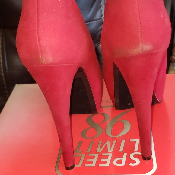 Red high heels - Picture 5 of 6